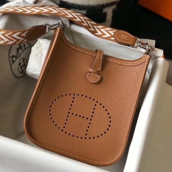 Replica Mini borsa Hermes Evelyne III TPM in pelle Clemence oro Riproduzione Fedele Mini borsa Hermes Evelyne III TPM in pelle Clemence oro imitazioni