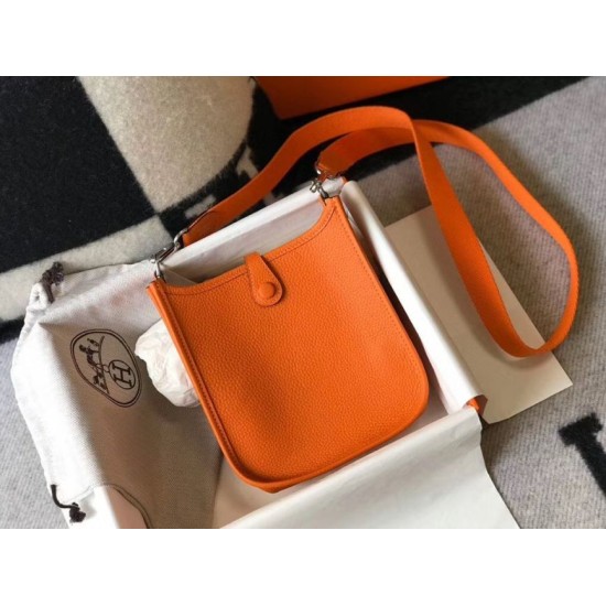 Riproduzione Fedele Mini borsa Hermes Evelyne III TPM in pelle Clemence arancione imitazioni