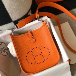 Riproduzione Fedele Mini borsa Hermes Evelyne III TPM in pelle Clemence arancione imitazioni