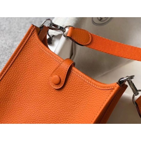 Riproduzione Fedele Mini borsa Hermes Evelyne III TPM in pelle Clemence arancione imitazioni