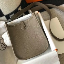 Replica Mini borsa Hermes Evelyne III TPM in pelle Clemence color talpa Riproduzione Fedele Mini borsa Hermes Evelyne III TPM in pelle Clemence color talpa imitazioni