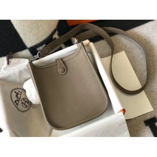 Replica Mini borsa Hermes Evelyne III TPM in pelle Clemence color talpa Riproduzione Fedele Mini borsa Hermes Evelyne III TPM in pelle Clemence color talpa imitazioni