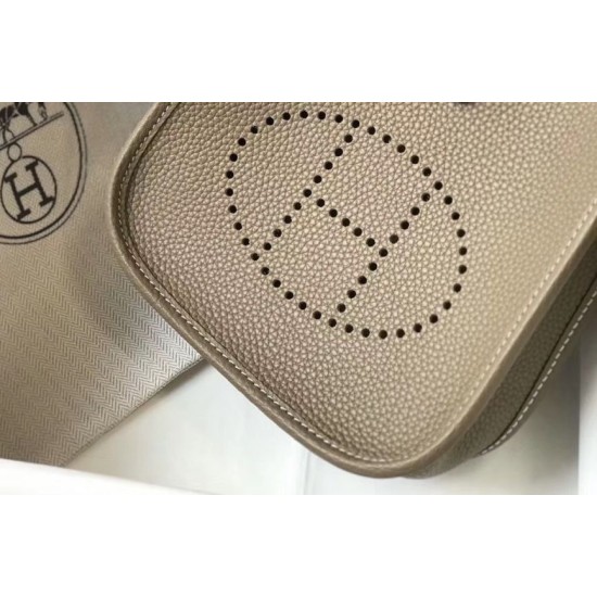 Replica Mini borsa Hermes Evelyne III TPM in pelle Clemence color talpa Riproduzione Fedele Mini borsa Hermes Evelyne III TPM in pelle Clemence color talpa imitazioni