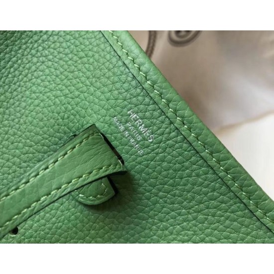 Replica Mini borsa Hermes Evelyne III TPM in pelle Clemence verde criquet Riproduzione Fedele Mini borsa Hermes Evelyne III TPM in pelle Clemence verde criquet imitazioni