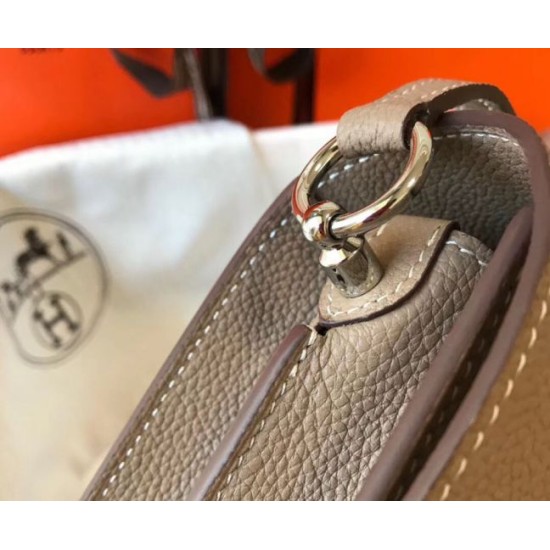 Replica Mini borsa Hermes Sac Roulis in pelle di vitello Evercolor grigia Riproduzione Fedele Mini borsa Hermes Sac Roulis in pelle di vitello Evercolor grigia imitazioni