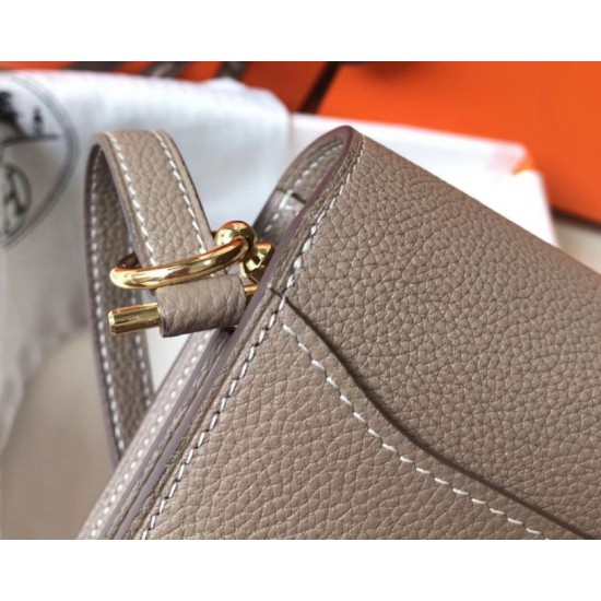 Replica Mini borsa Hermes Sac Roulis in pelle di vitello Evercolor grigia Riproduzione Fedele Mini borsa Hermes Sac Roulis in pelle di vitello Evercolor grigia imitazioni