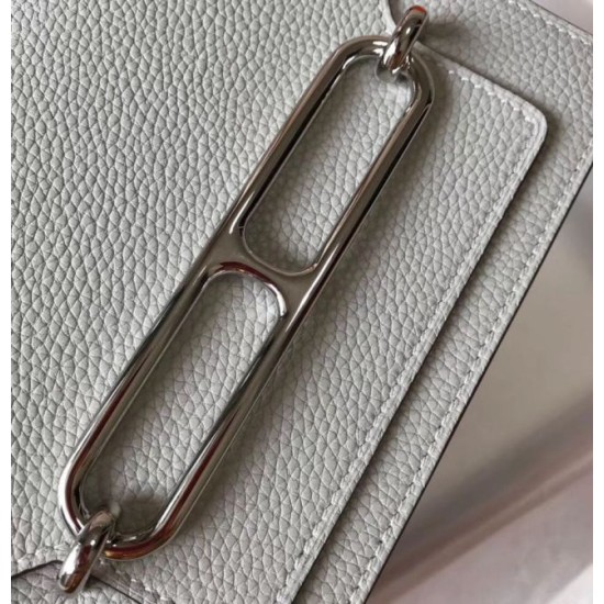 Replica Mini borsa Hermes Sac Roulis in pelle di vitello Evercolor grigio perla Riproduzione Fedele Mini borsa Hermes Sac Roulis in pelle di vitello Evercolor grigio perla imitazioni