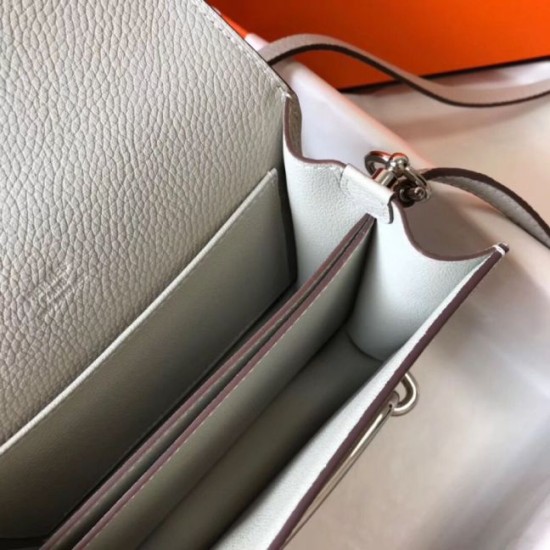 Replica Mini borsa Hermes Sac Roulis in pelle di vitello Evercolor grigio perla Riproduzione Fedele Mini borsa Hermes Sac Roulis in pelle di vitello Evercolor grigio perla imitazioni
