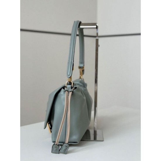 Replica Borsa Fendi Mamma Baguette Media/Grande grigio tortora Imitazioni Replica Borsa Fendi Mamma Baguette Media/Grande grigio tortora