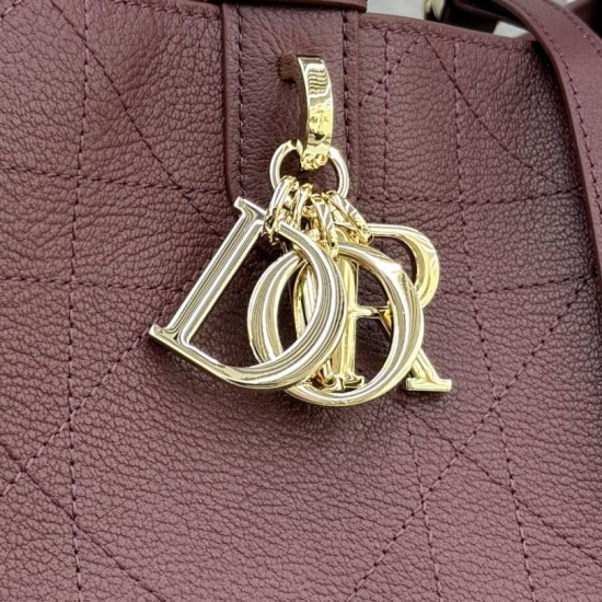 Replica Borsa Dior Toujours Media/Grande pelle di vitello Macrocannage Borgogna Imitazioni Replica Borsa Dior Toujours Media/Grande pelle di vitello Macrocannage Borgogna