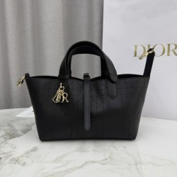 Replica Borsa Dior Toujours piccola in pelle di vitello Macrocannage Nero