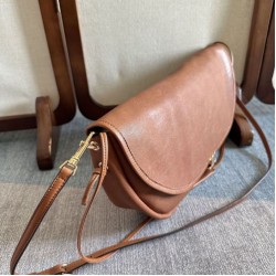 Replica Borse Celine Halfmoon Soft Triomphe morbida pelle di agnello lucida Marrone Imitazioni Replica Borse Celine Halfmoon Soft Triomphe morbida pelle di agnello lucida Marrone