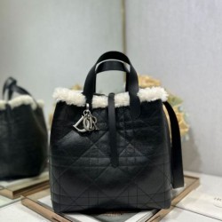 Replica Borsa tote DiorAlps piccola/media Dior Toujours Vertical con impunture Macrocannage e finiture in lana nero