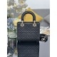 Replica Borse Dior Cannage Lucky Star Studded Mini Lady Dior con ciondoli D.I.O.R. nero Imitazioni Replica Borse Dior Cannage Lucky Star Studded Mini Lady Dior con ciondoli D.I.O.R. nero
