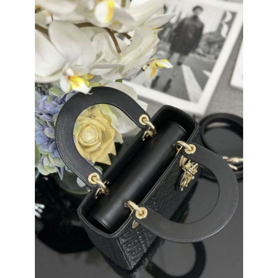 Replica Borse Dior Cannage Lucky Star Studded Mini Lady Dior con ciondoli D.I.O.R. nero Imitazioni Replica Borse Dior Cannage Lucky Star Studded Mini Lady Dior con ciondoli D.I.O.R. nero