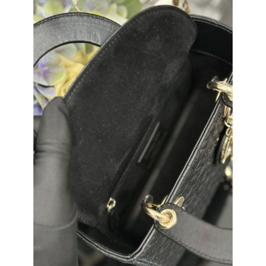 Replica Borse Dior Cannage Lucky Star Studded Mini Lady Dior con ciondoli D.I.O.R. nero Imitazioni Replica Borse Dior Cannage Lucky Star Studded Mini Lady Dior con ciondoli D.I.O.R. nero