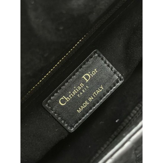 Replica Borse Dior Cannage Lucky Star Studded Mini Lady Dior con ciondoli D.I.O.R. nero Imitazioni Replica Borse Dior Cannage Lucky Star Studded Mini Lady Dior con ciondoli D.I.O.R. nero