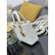 Replica Borsa Dior Cannage Lucky Star Studded Mini Lady Dior con ciondoli D.I.O.R. Bianca Imitazioni Replica Borsa Dior Cannage Lucky Star Studded Mini Lady Dior con ciondoli D.I.O.R. Bianca