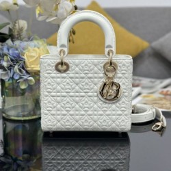 Replica Borsa Dior Cannage Lucky Star Studded Mini Lady Dior con ciondoli D.I.O.R. Bianca