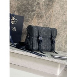Borsa a tracolla Dior Hit The Road Dior Gravity Blu Navy Borsa a tracolla Dior Hit The Road Dior Gravity Blu Navy