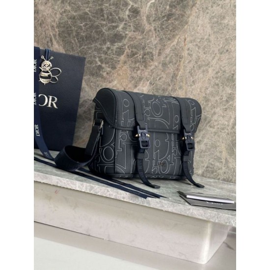 Replica Borsa a tracolla Dior Hit The Road Dior Gravity Blu Navy Imitazioni Replica Borsa a tracolla Dior Hit The Road Dior Gravity Blu Navy