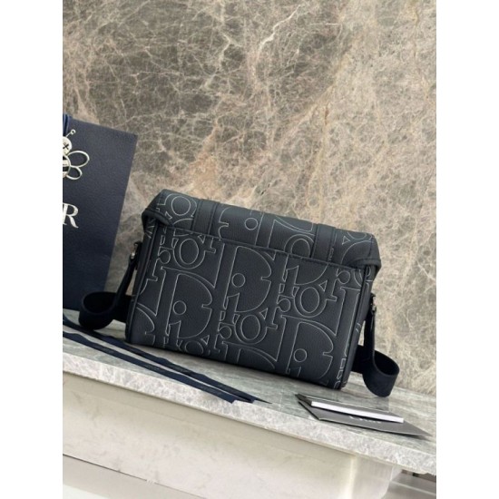 Replica Borsa a tracolla Dior Hit The Road Dior Gravity Blu Navy Imitazioni Replica Borsa a tracolla Dior Hit The Road Dior Gravity Blu Navy