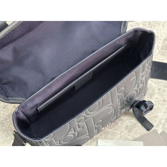 Replica Borsa a tracolla Dior Hit The Road Dior Gravity Blu Navy Imitazioni Replica Borsa a tracolla Dior Hit The Road Dior Gravity Blu Navy