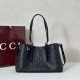 Replica Borse tote media Gucci 815214 GG Emblem pelle goffrata nera Imitazioni Replica Borse tote media Gucci 815214 GG Emblem pelle goffrata nera