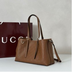 Replica Borsa tote media Gucci 815214 GG Emblem pelle goffrata marrone Imitazioni Replica Borsa tote media Gucci 815214 GG Emblem pelle goffrata marrone