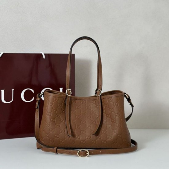 Replica Borsa tote media Gucci 815214 GG Emblem pelle goffrata marrone Imitazioni Replica Borsa tote media Gucci 815214 GG Emblem pelle goffrata marrone