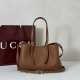 Replica Borsa tote media Gucci 815214 GG Emblem pelle goffrata marrone Imitazioni Replica Borsa tote media Gucci 815214 GG Emblem pelle goffrata marrone