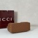 Replica Borsa tote media Gucci 815214 GG Emblem pelle goffrata marrone Imitazioni Replica Borsa tote media Gucci 815214 GG Emblem pelle goffrata marrone
