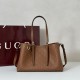 Replica Borsa tote media Gucci 815214 GG Emblem pelle goffrata marrone Imitazioni Replica Borsa tote media Gucci 815214 GG Emblem pelle goffrata marrone