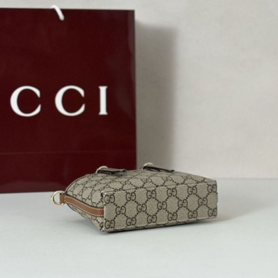 Replica Gucci 855491 GG Emblem mini borsa marrone Imitazioni Replica Gucci 855491 GG Emblem mini borsa marrone