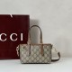 Replica Gucci 855491 GG Emblem mini borsa marrone Imitazioni Replica Gucci 855491 GG Emblem mini borsa marrone