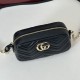 Replica Gucci 855273 GG Marmont borsa piccola per fotocamera nera Imitazioni Replica Gucci 855273 GG Marmont borsa piccola per fotocamera nera