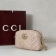 Replica Gucci 855273 GG Marmont borsa piccola per fotocamera rosa Imitazioni Replica Gucci 855273 GG Marmont borsa piccola per fotocamera rosa
