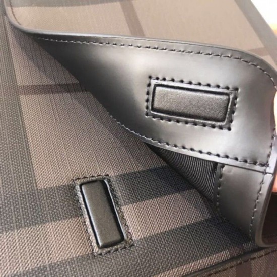 Replica Borsa a tracolla Piccola Uomo nera Outlet Borsa a tracolla Piccola Uomo nera imitazioni perfette