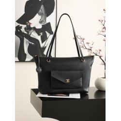 Borsa shopping grande Chanel AS6483 Nero