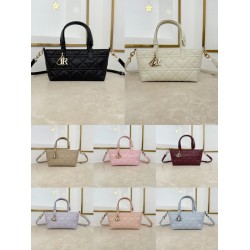 Borsa Dior Toujours con tracolla in pelle di vitello Macrocannage