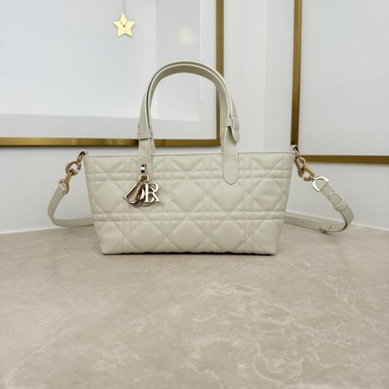 Replica Borsa Dior Toujours con tracolla in pelle di vitello Macrocannage
