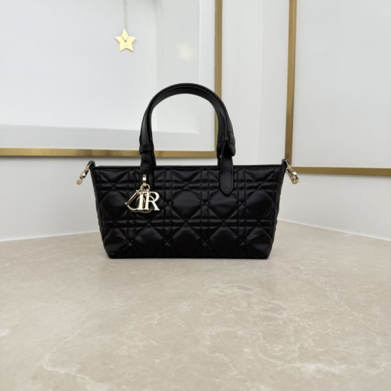 Replica Borsa Dior Toujours con tracolla in pelle di vitello Macrocannage