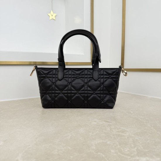 Replica Borsa Dior Toujours con tracolla in pelle di vitello Macrocannage