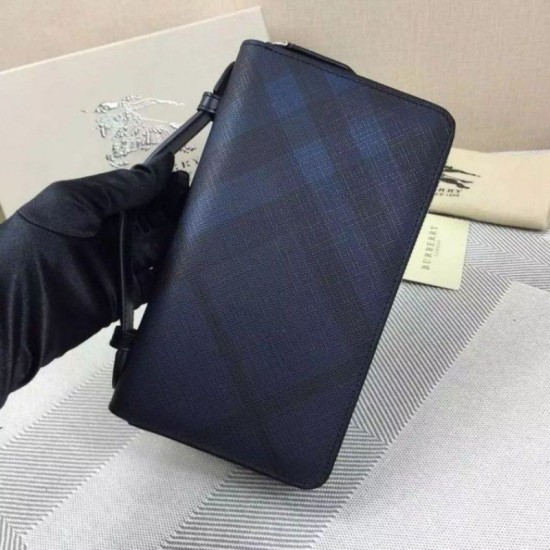 Riproduzione Fedele House Check Cluth Uomo Borse B3998 Blu imitazioni Replica Alta Qualità House Check Cluth Uomo Borse B3998 Blu