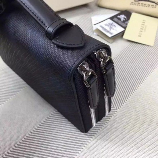 Riproduzione Fedele House Check Cluth Uomo Borse B3998 Blu imitazioni Replica Alta Qualità House Check Cluth Uomo Borse B3998 Blu