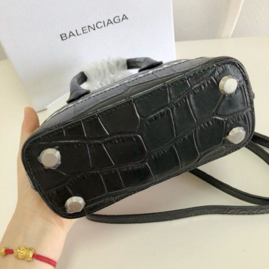 Imitazioni borse griffate a tracolla Balenciaga Ville XXS in pelle stampata coccodrillo nera Dupe Perfetta Cloni Firmate Imitazioni borse griffate a tracolla Balenciaga Ville XXS in pelle stampata coccodrillo nera imitazioni