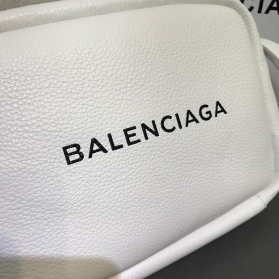 Borsa piccola per fotocamera Balenciaga Everyday liscia vitello beige Dupe Perfetta Cloni Firmate Borsa piccola per fotocamera Balenciaga Everyday liscia vitello beige imitazioni