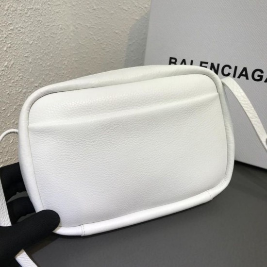 Borsa piccola per fotocamera Balenciaga Everyday liscia vitello beige Dupe Perfetta Cloni Firmate Borsa piccola per fotocamera Balenciaga Everyday liscia vitello beige imitazioni