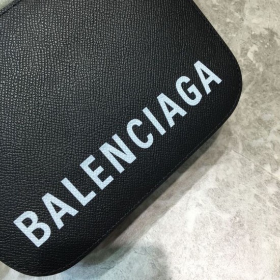 Borsa per fotocamera piccola Balenciaga Everyday Pelle di vitello pieno fiore nera Dupe Perfetta Cloni Firmate Borsa per fotocamera piccola Balenciaga Everyday Pelle di vitello pieno fiore nera imitazioni