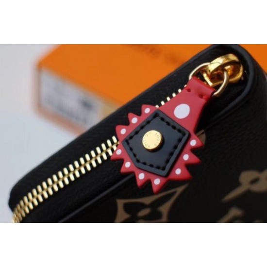 Pari replica Dettagli perfetti Portafoglio Louis Vuitton Crafty Zippy M69698 Dupe Perfetta Cloni Firmate Pari replica Dettagli perfetti Portafoglio Louis Vuitton Crafty Zippy M69698 imitazioni